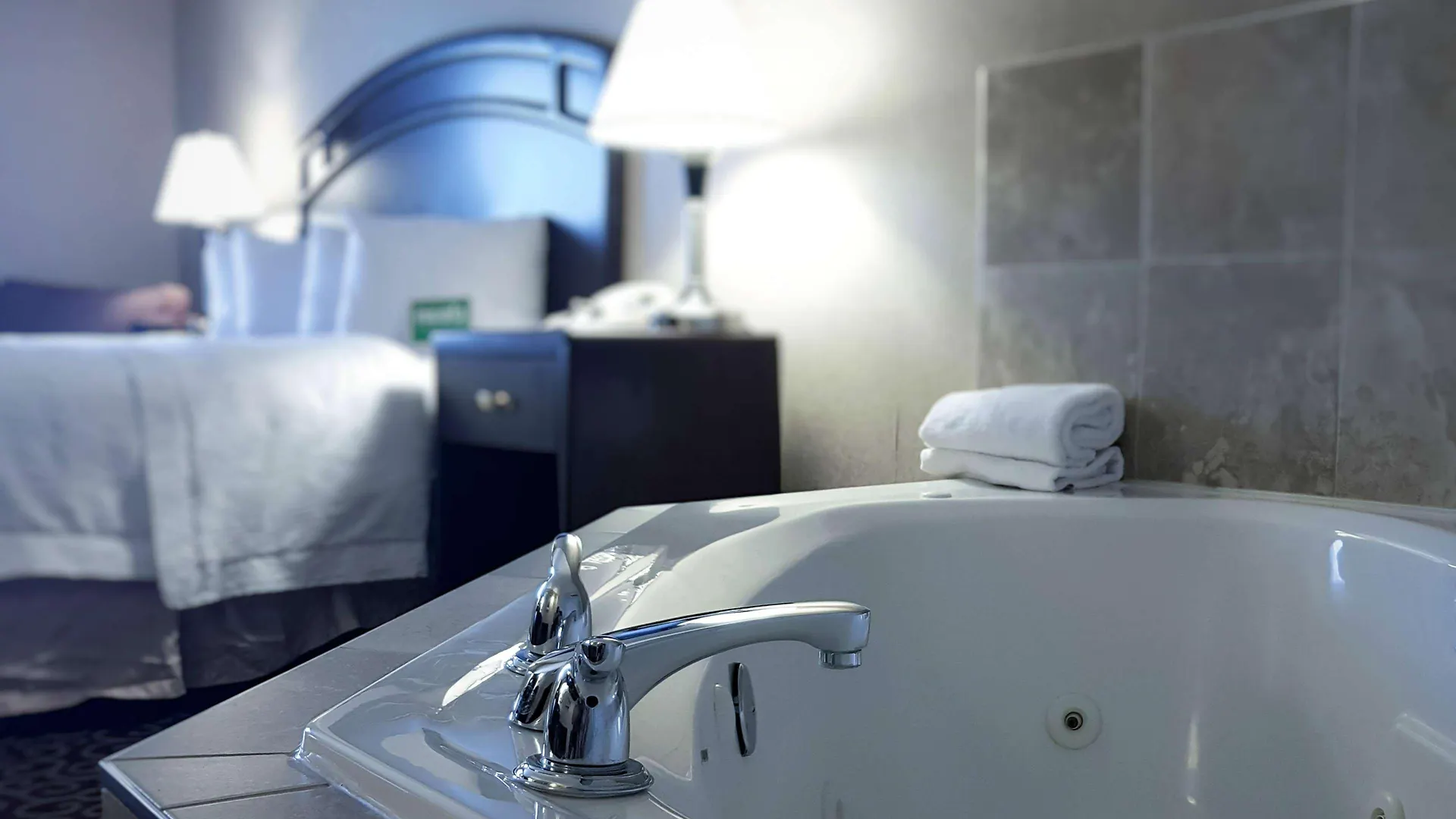 Hampton Inn & Suites By Hilton Edmonton International Airport Leduc Hotel