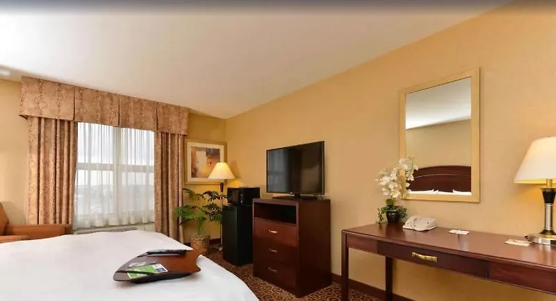Hampton Inn & Suites By Hilton Edmonton International Airport Leduc 3*,  Kanada